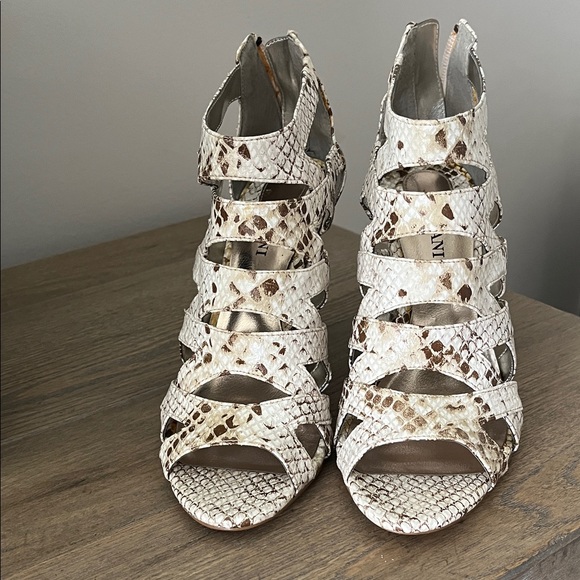 Alfani Snakeskin Strappy Heels - Cream and Brown

Box included - Picture 1 of 4